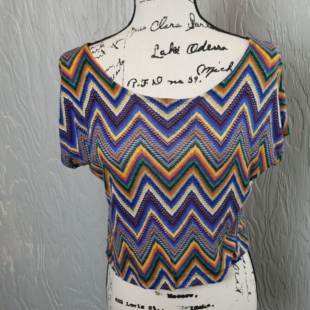 💚5/$20💚 LILY  WHITE..crop shirt